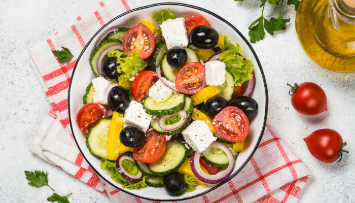 Salade grecque au fromage feta et concombre